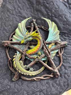Dragon wall hanger