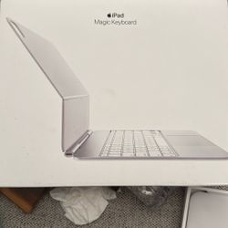 iPad Magic Keyboard - Fits 13in iPad Pro