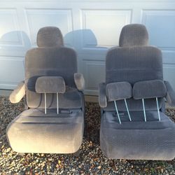 2 1999 Honda Odyssey 2nd Row Captain’s Chairs