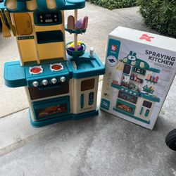 Interactive Spray Kitchen Playset for Kids