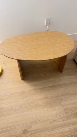 Oval Light Oak Coffee Table — Modern Curved Legs