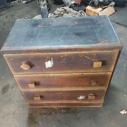 Dresser and good condition $25