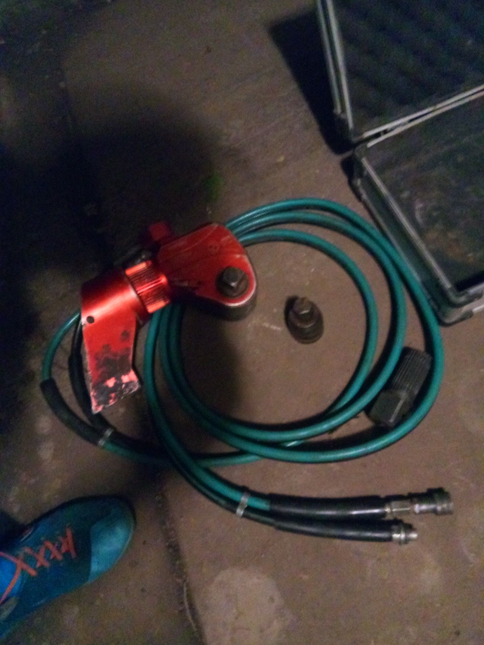 Wren hydraulic torque wrench