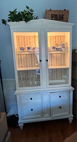 White China Cabinet with Glass Doors and Lighting