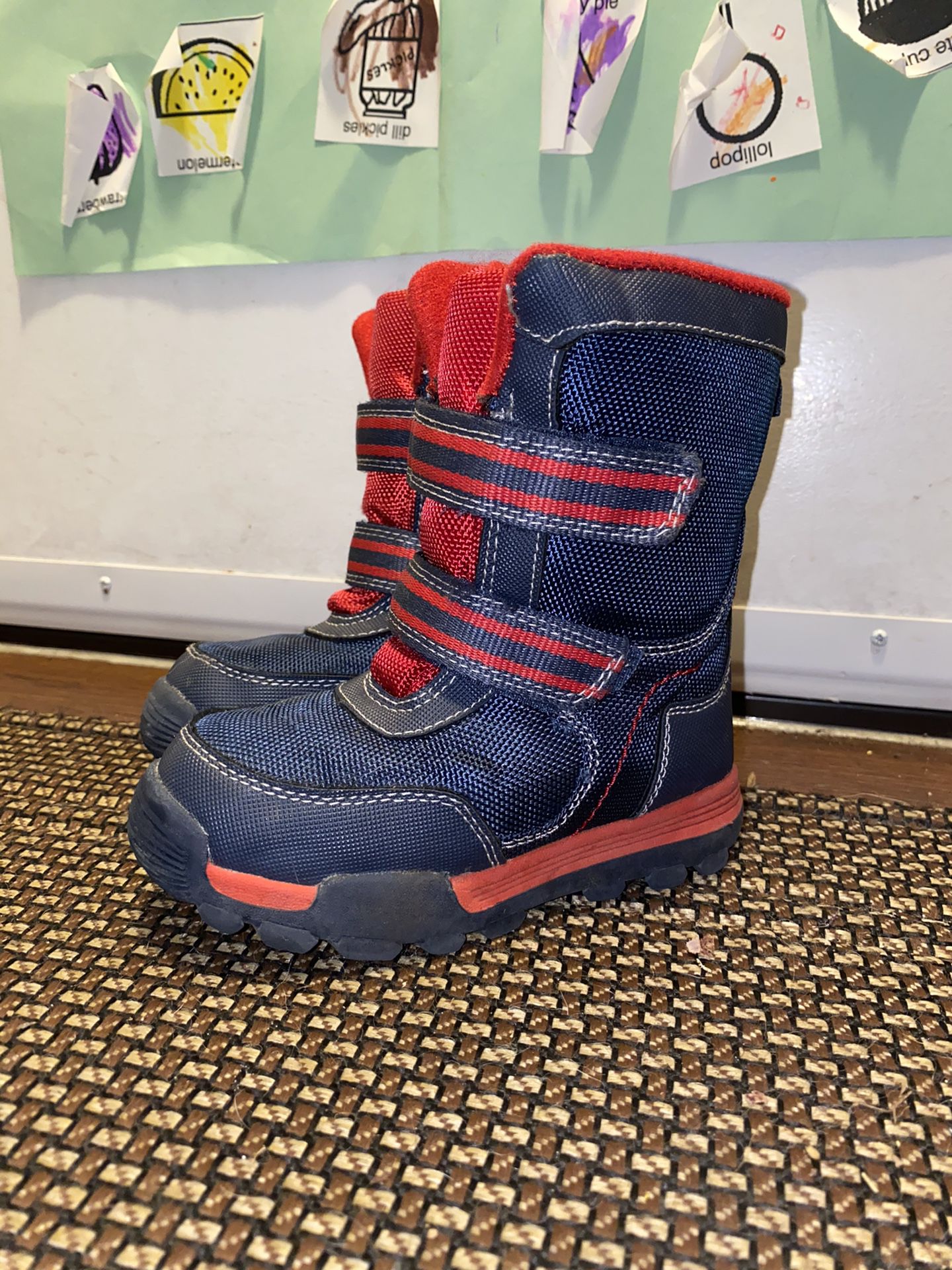 ⛄️ SIZE 9 Kids Snow Boots size like new