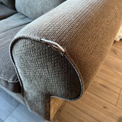 Love Seat / Pull Out Bed 