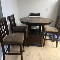Brown Table and Chairs 