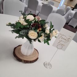 Wedding Center Pieces With A White Or Gold Vase