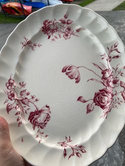 Set ofWhite Ceramic Plate with Red Floral Pattern