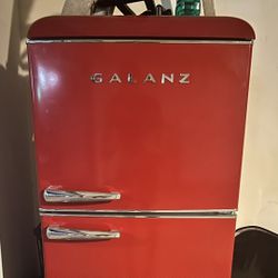Galant Retro Top Freezer + Refrigerator