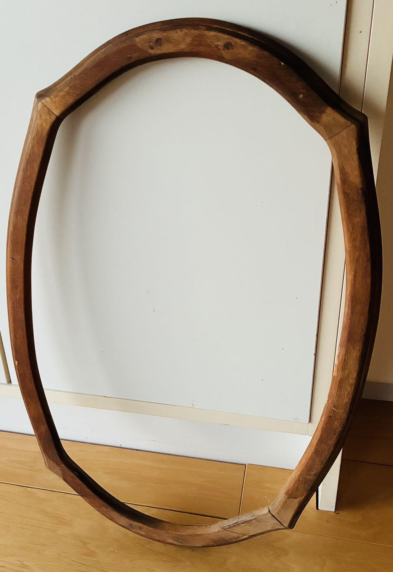 Vintage Oval Wood Picture Frame. 15”X22”.