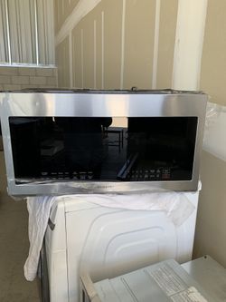 Brand new Samsung microwave with vent