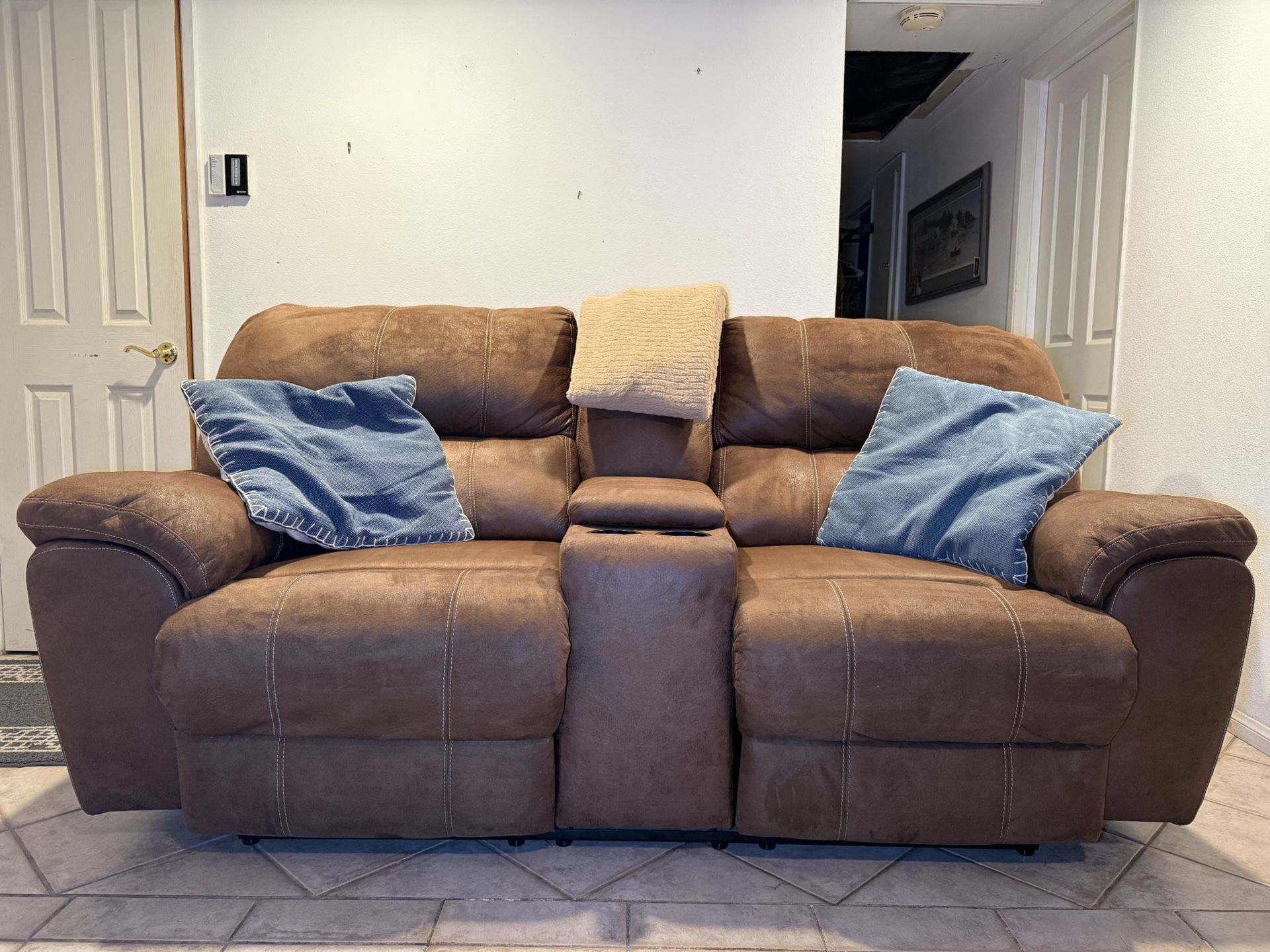 Double Recliner Loveseat With Cupholders