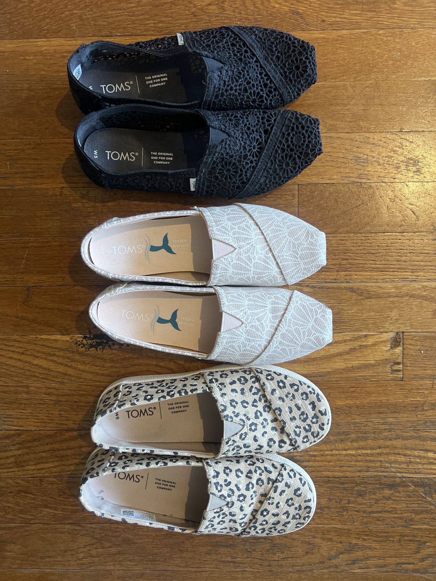 TOMS Girl’s Slip Ons (Size 5)