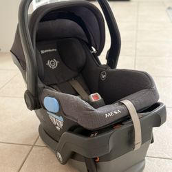Uppababy Mesa Car seat And base