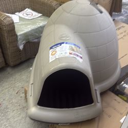 Petmate Indigo Large Outdoor Igloo Dog House 43.75” Heavy Duty