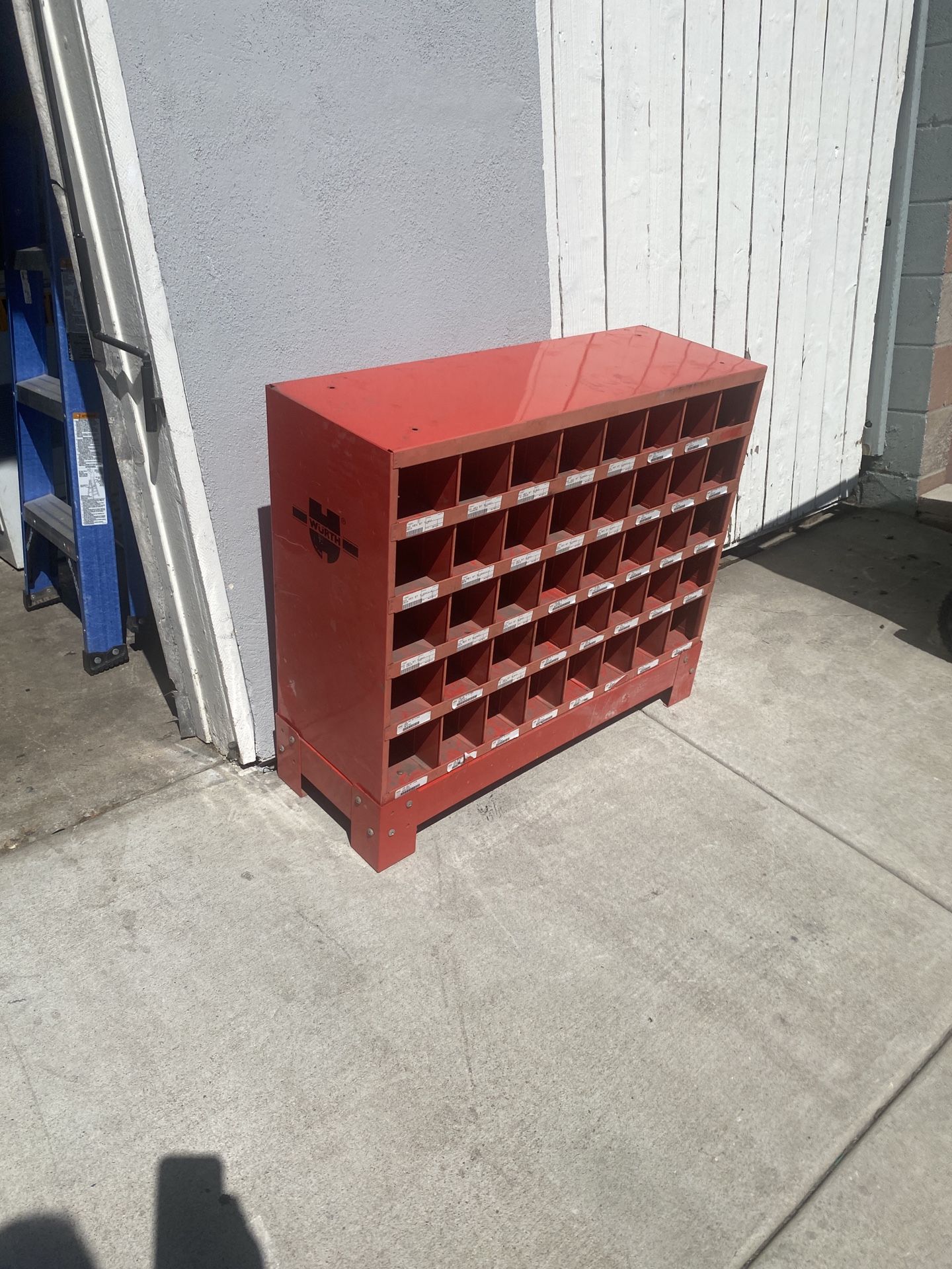 Srew Shelve