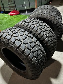 A/T TIRES 285/70R17 ALL TERRAIN TIRES GREAT CONDITION PRICE 450 LIKE NEW