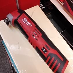 MILWAUKEE  M12 MULTI  - TOOL  (TOOL ONLY)