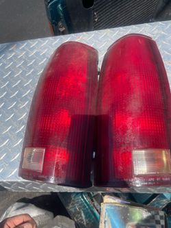 Chevrolet/GMC C/K series truck tail light assemblies