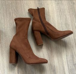 Brown Ankle Heel Boots (Size 8)