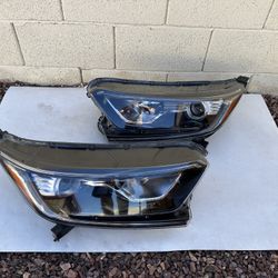 Honda CR-V Headlight 2017, 2018, 2019, 2020, 2021, Honda CRV Headlamp, passenger side light, OEM original Honda Part, $150 Each Side 