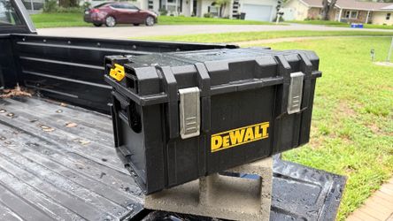 Tool box DeWalt Medium 22"