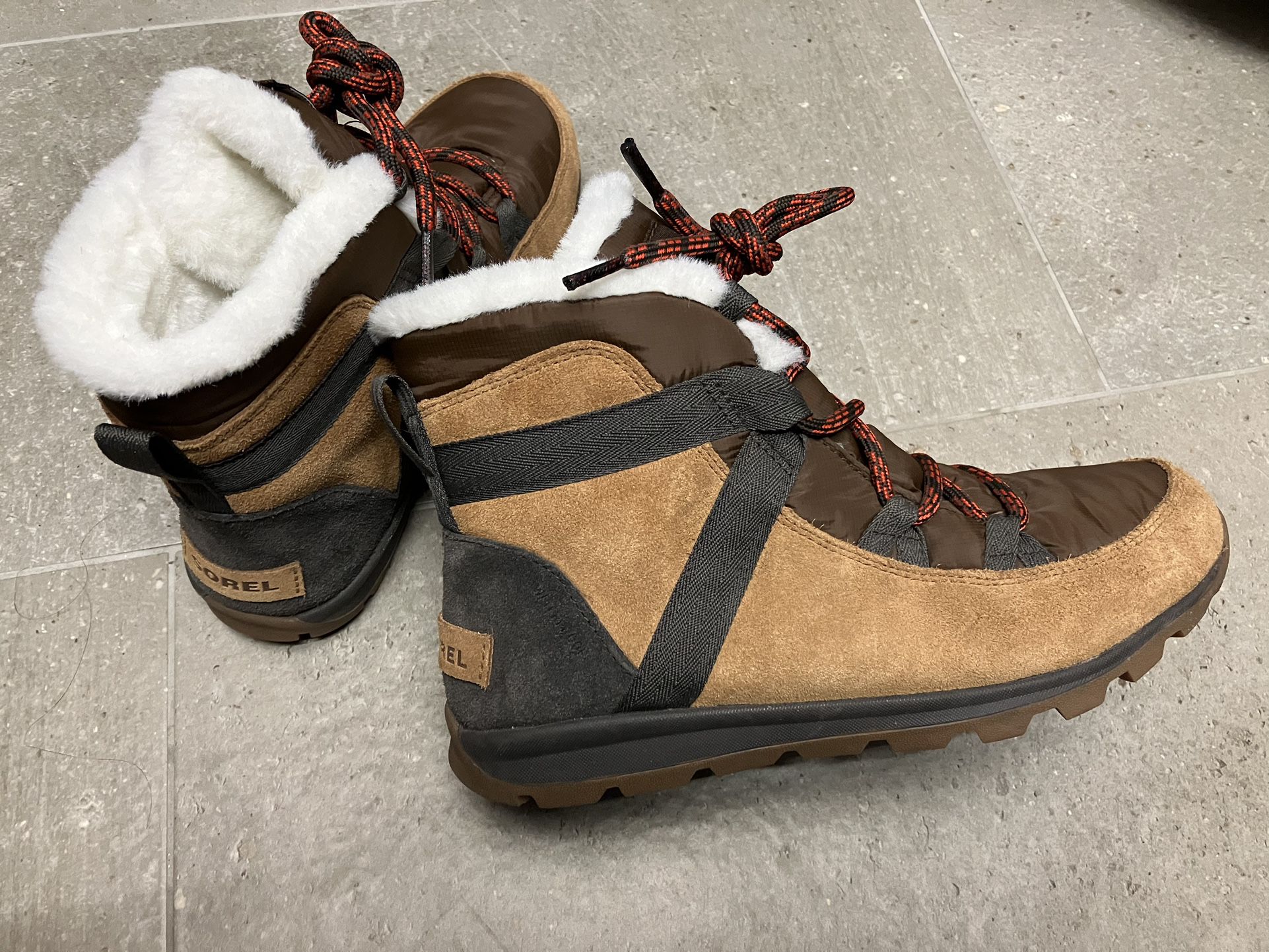 SOREL Boots Whitney Flurry Winter Waterproof Fur Lined Snow Shoes Womens Size 7.5 Run 1/2 Size Down Excellent Condition Unused 