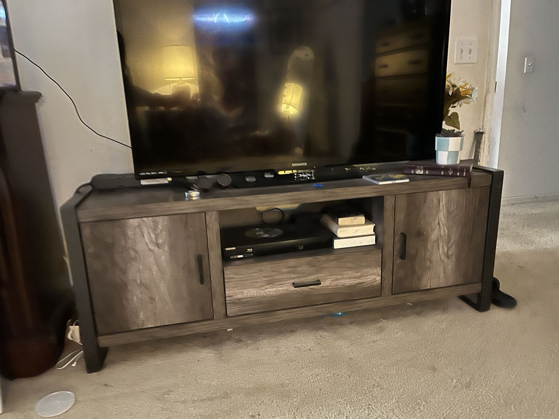 Tv Stand ( Tv Not Included)