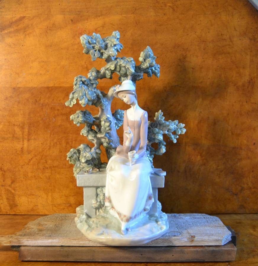 15.5" LARGE LLADRO Girl On Park Bench Feeding Birds Porcelain Figurine