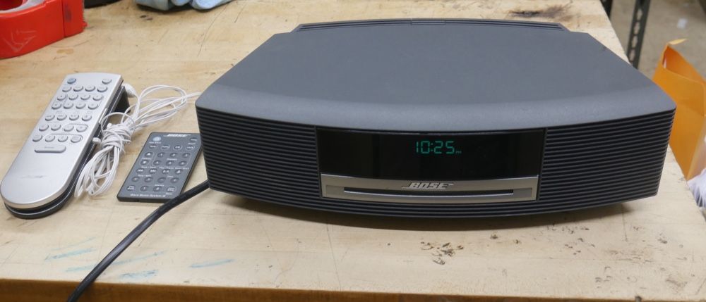 Bose Wave Music System III -  Graphite Gray.used. tested . in a good working order. with 2 remotes. antenna wire 