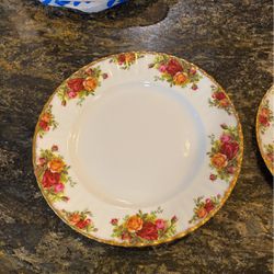 Old Country Roses Bone China 37 Pieces