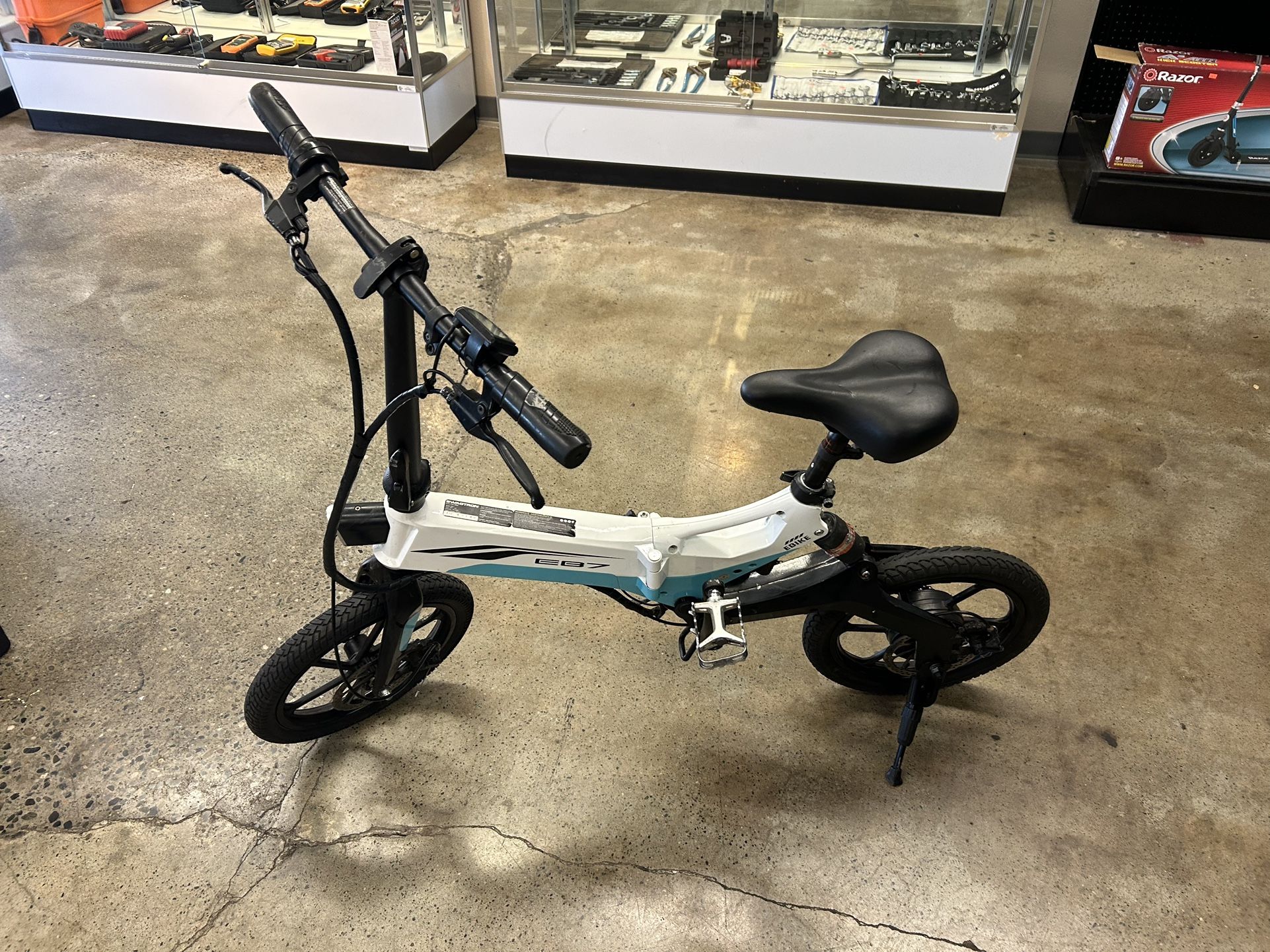 Swagtron EB7 elite folding elecric bike w batt and charger no trades pick up in Tacoma 