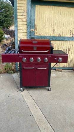 5 burner propane grill Kenmore with utensils and grill light