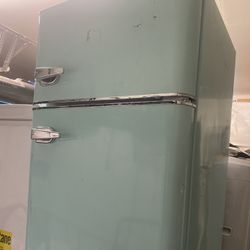 New Mini Fridge 