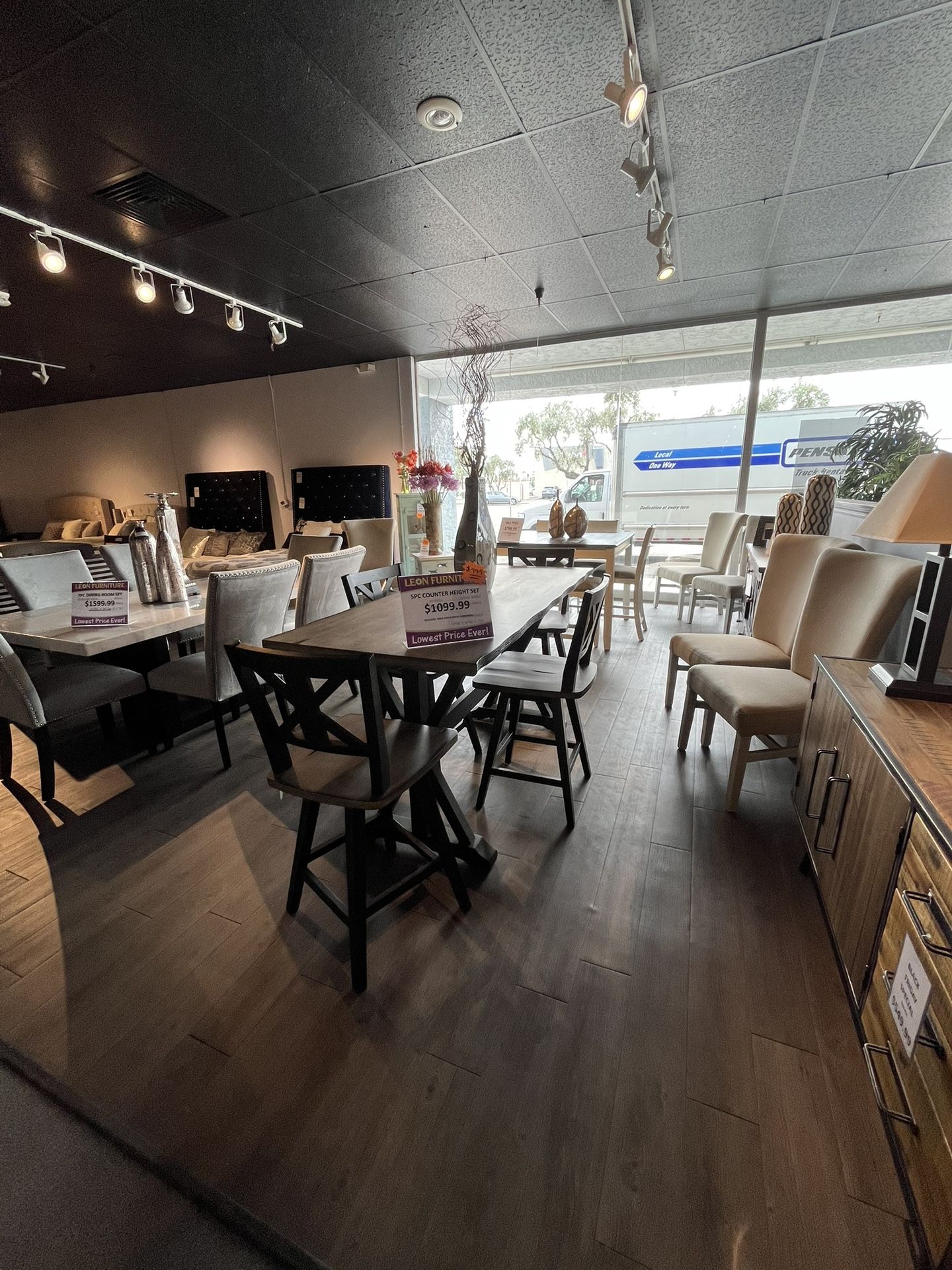 Table And 4 Barstools
