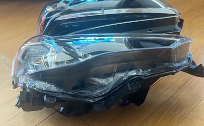 Used 4Runner left and right factory headlights from a 2024 4Runner