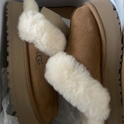 UGG Disquette Size 9
