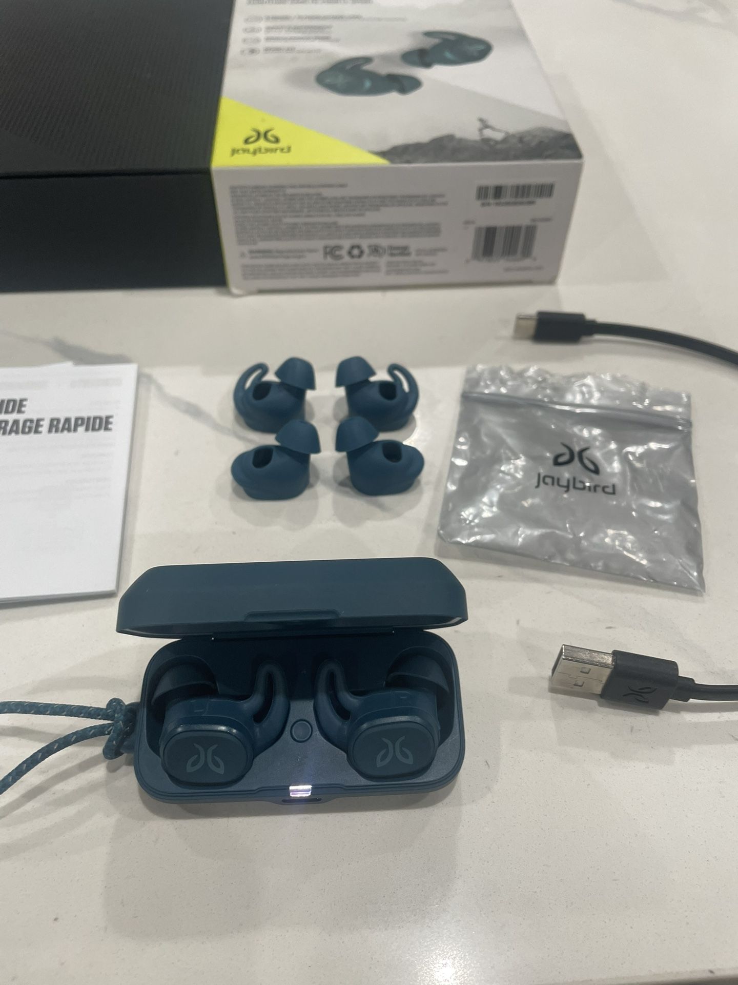 JAYBIRD VISTA wireless sport fit headphones, green, charging case, cable, 3 sizes ear pieces, manual and box. Works perfect.