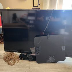 Vizio E390-A1 39 Inch TV And Remote