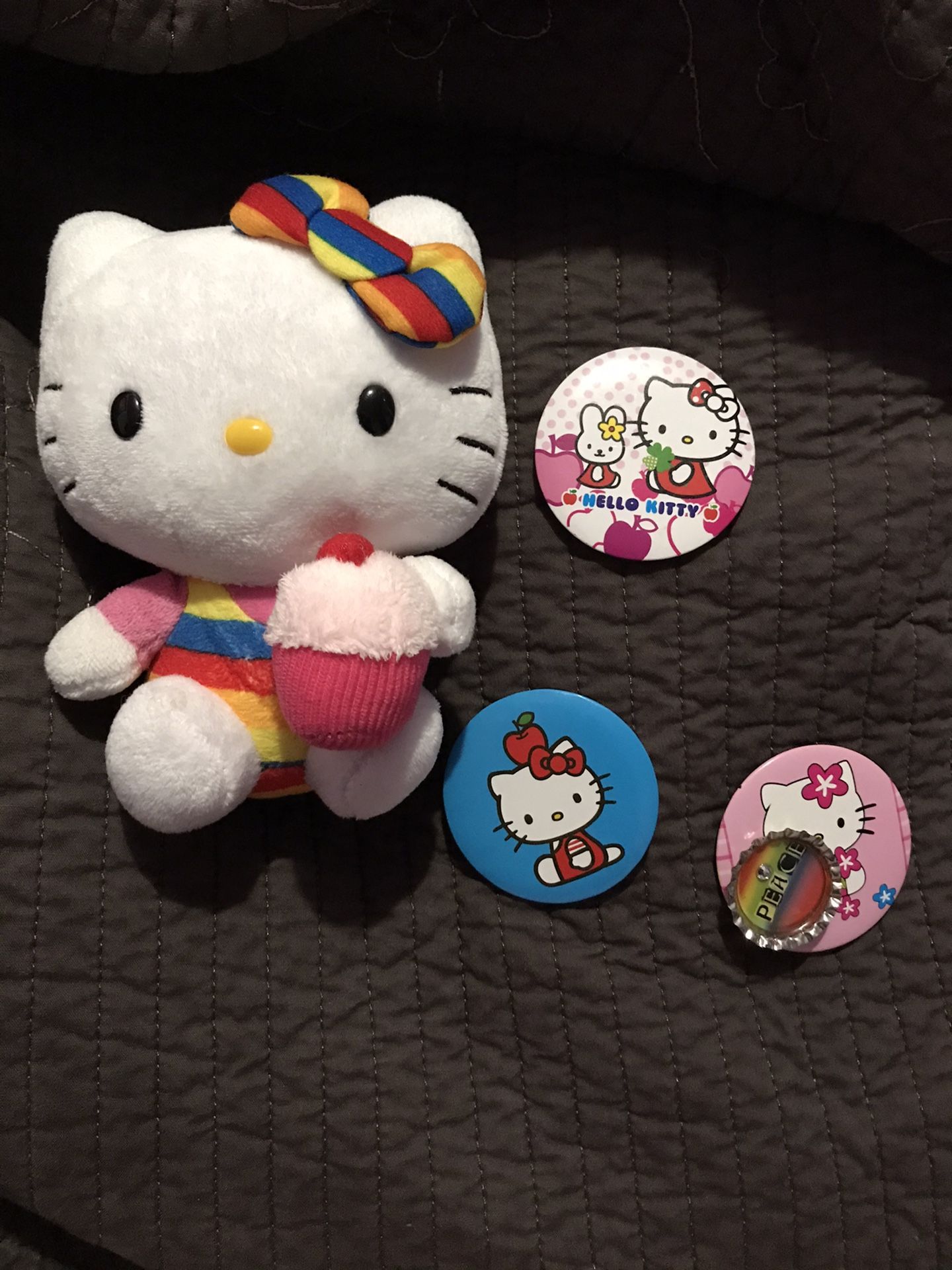 Hello kitty cupcake plush w 3 free pins