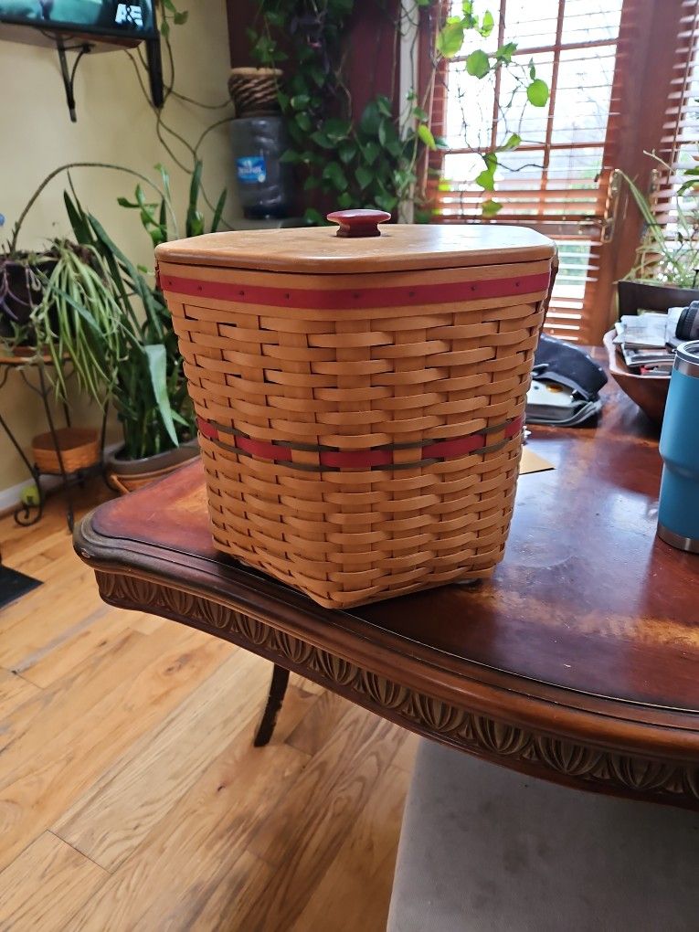 Longaberger Snowflake Basket With Lid And Inserts