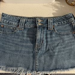 AE 🦅US Size 6 Trendy Denim Mini Skirt 💜