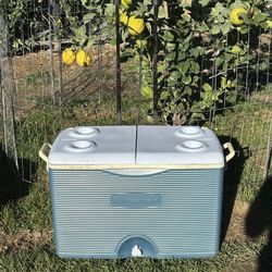 62 QRT RUBBERMAID ICE CHEST,COOLER,HIELERA
