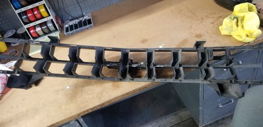 2010-2015 ss Camaro grill oem with bow tie and ss emblem all clips are intact