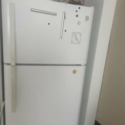 Top-Freezer Refrigerator