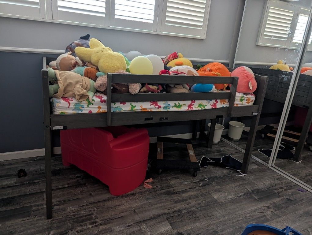 Kids Bed, Free