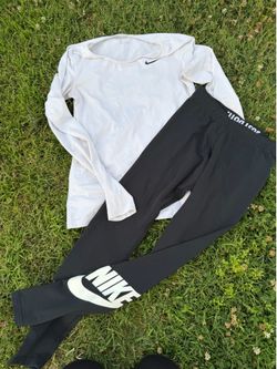 Women’s small Nike set