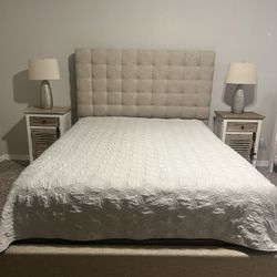 Queen bedroom set includes 2 nightstands, 2 lamps and mattress