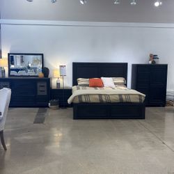 CLEARANCE!! Beautiful KING sized Black Bedroom Set With Slow Close Drawers